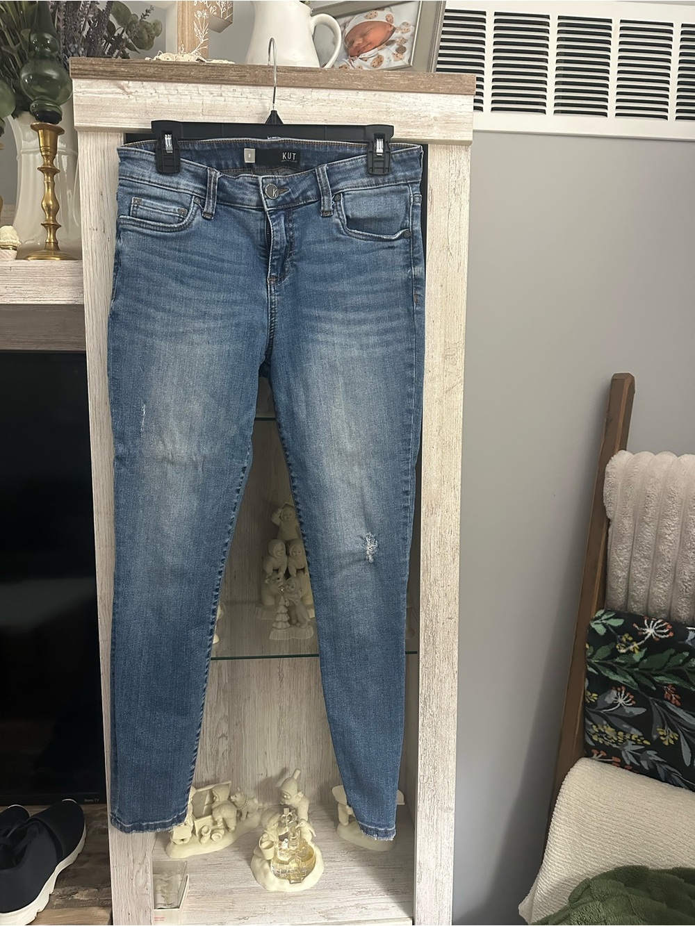 Kut from the Kloth Mid-Rise Skinny Jeans in Light Blue Wash